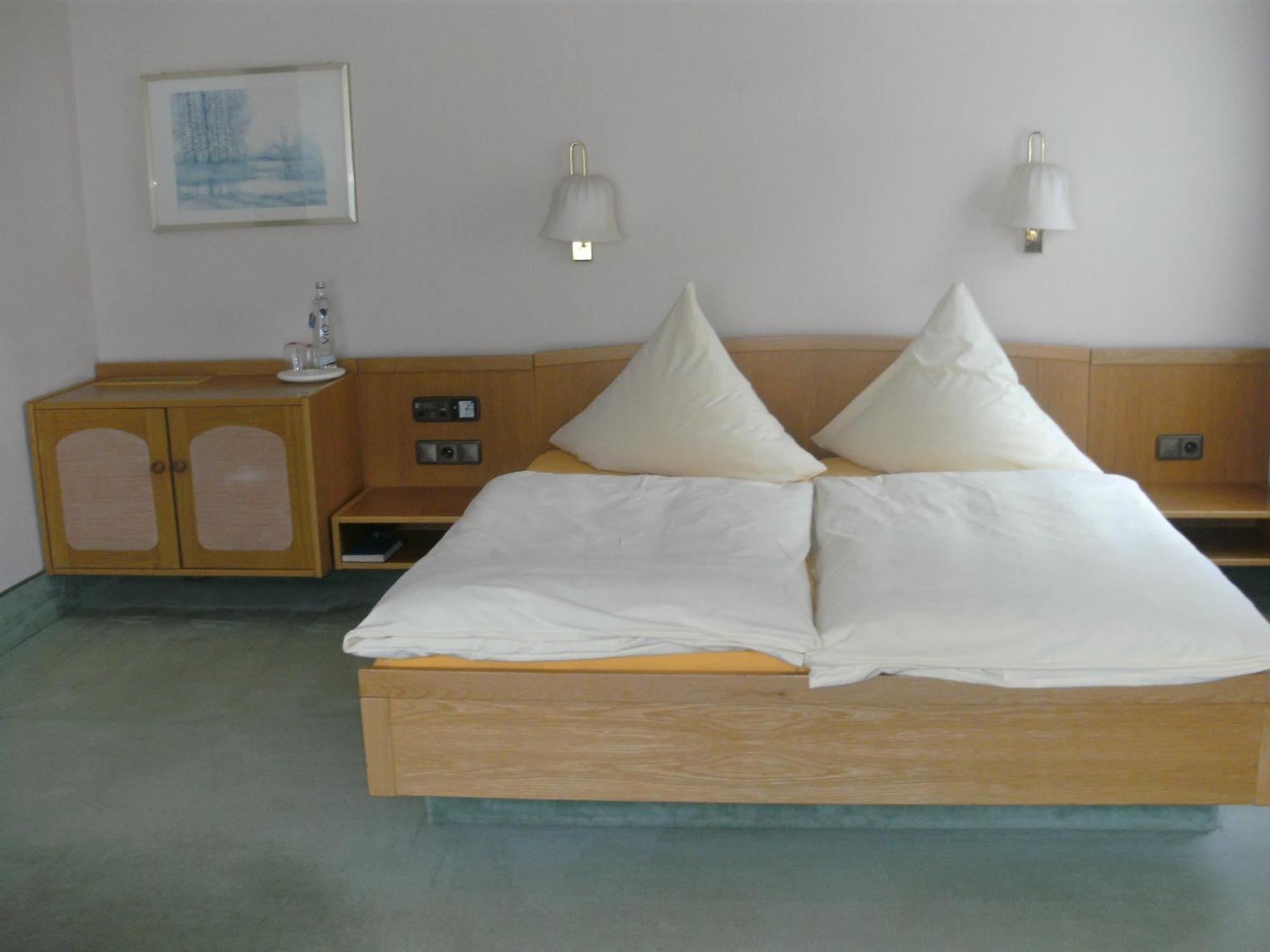 Waldhotel Tropfsteinhoehle Wiehl Buitenkant foto
