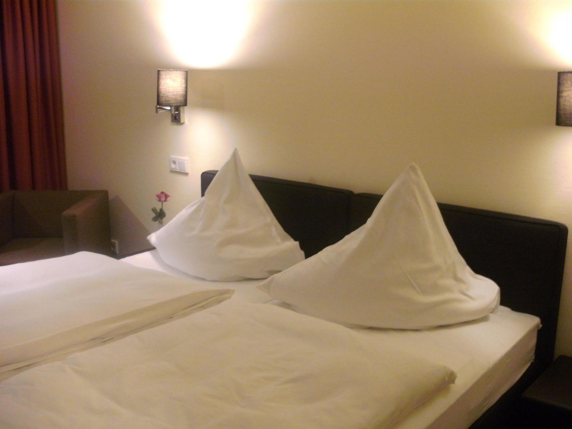 Waldhotel Tropfsteinhoehle Wiehl Buitenkant foto